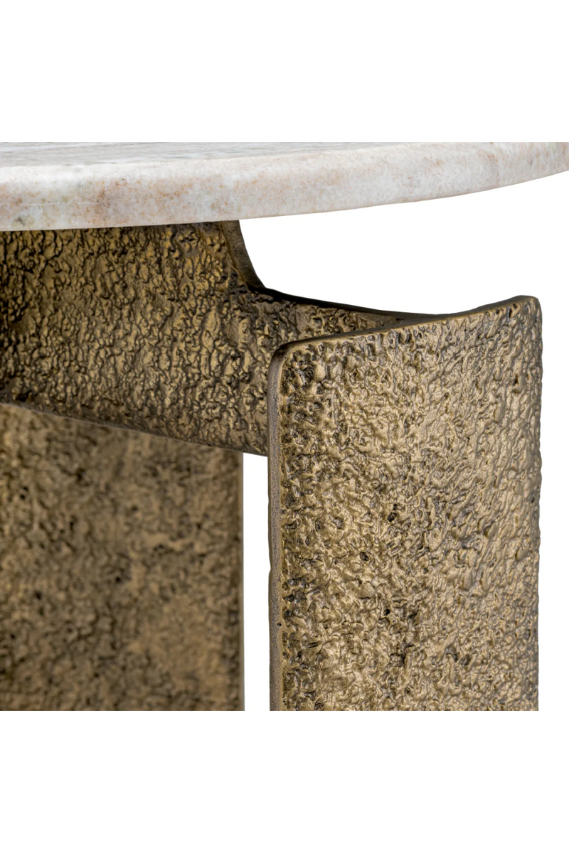 Table d'appoint ronde en laiton martelé et marbre beige | Eichholtz Bodega | Meubleluxe.fr