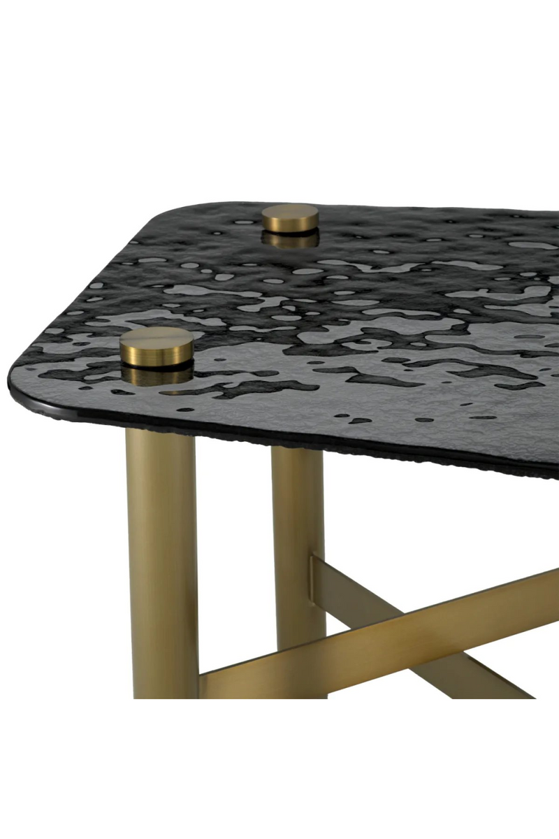 Table d'appoint en cristal fumé texturé et laiton brossé | Eichholtz Cortes | meubleluxe.fr