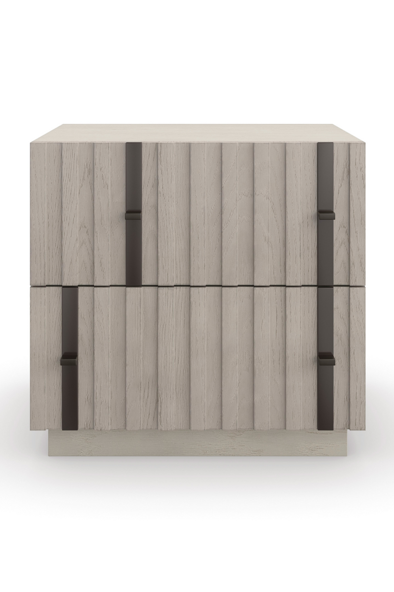 Table de chevet en bois taupe | Andrew Martin Clancy | Meubleluxe.fr