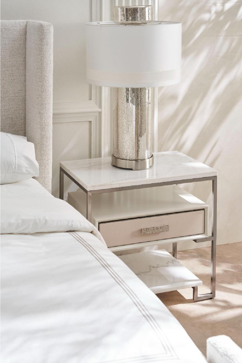 Table de chevet en marbre blanc et acier brossé | Caracole Marbleous | Meubleluxe.fr