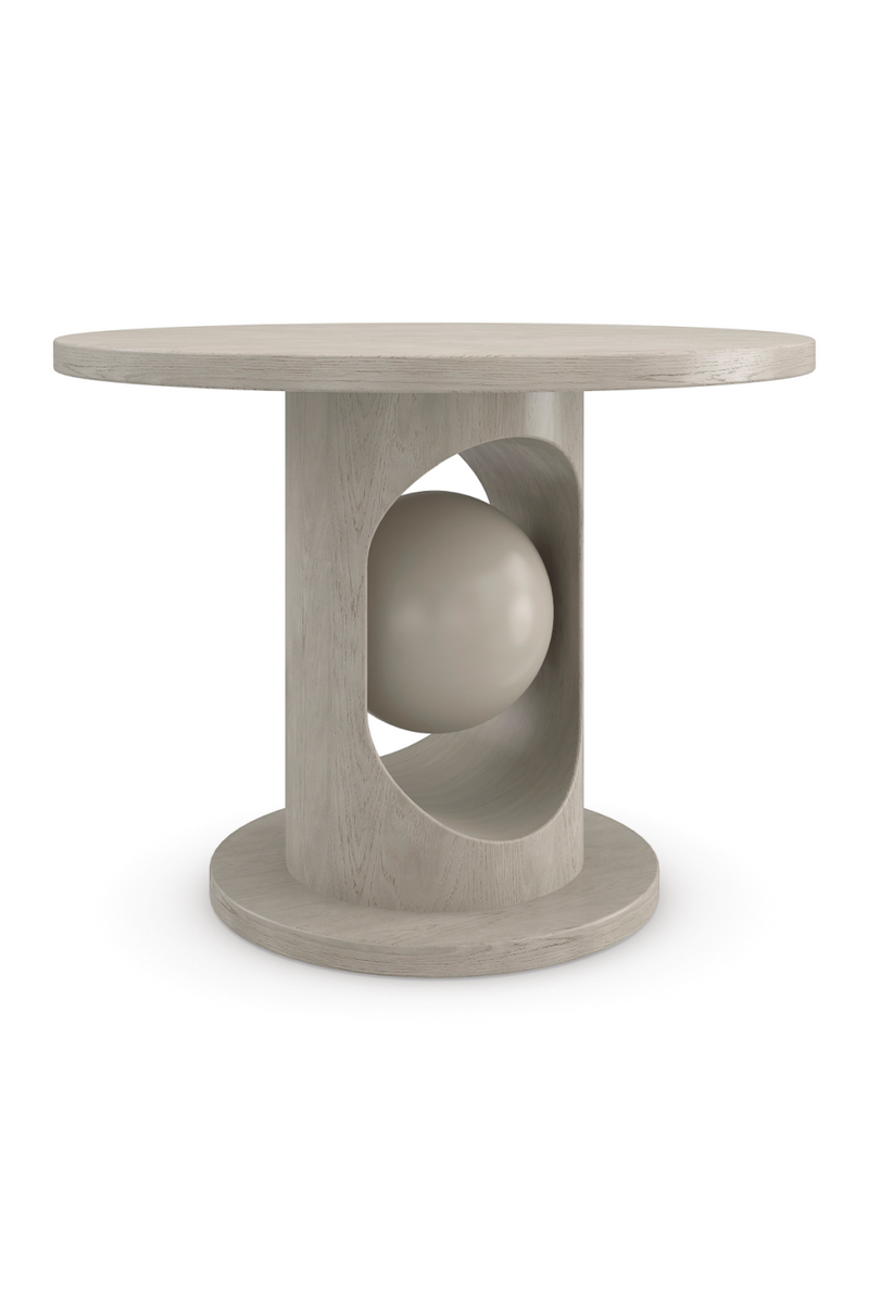 Table de salle à manger ronde en bois chêne taupe | Caracole Pearl | Meubleluxe.fr