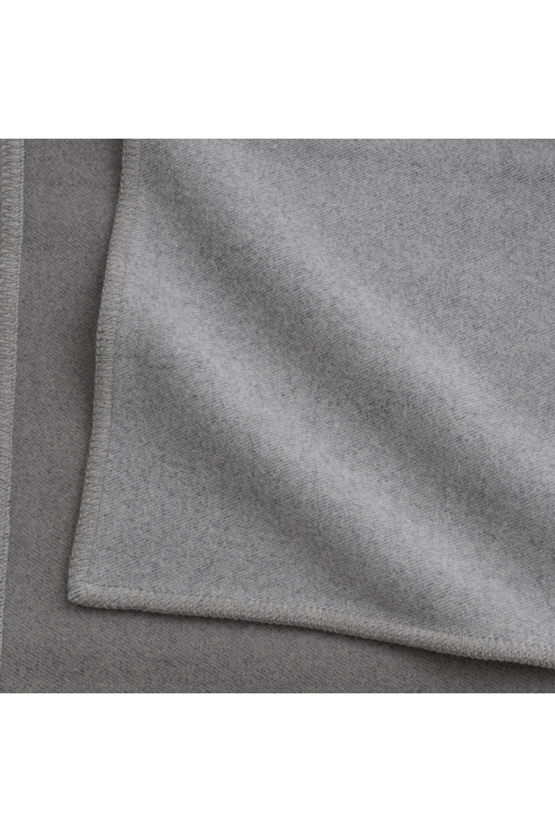 Plaid gris en laine et cachemire | Eichholtz Rhoda | Meubleluxe.fr