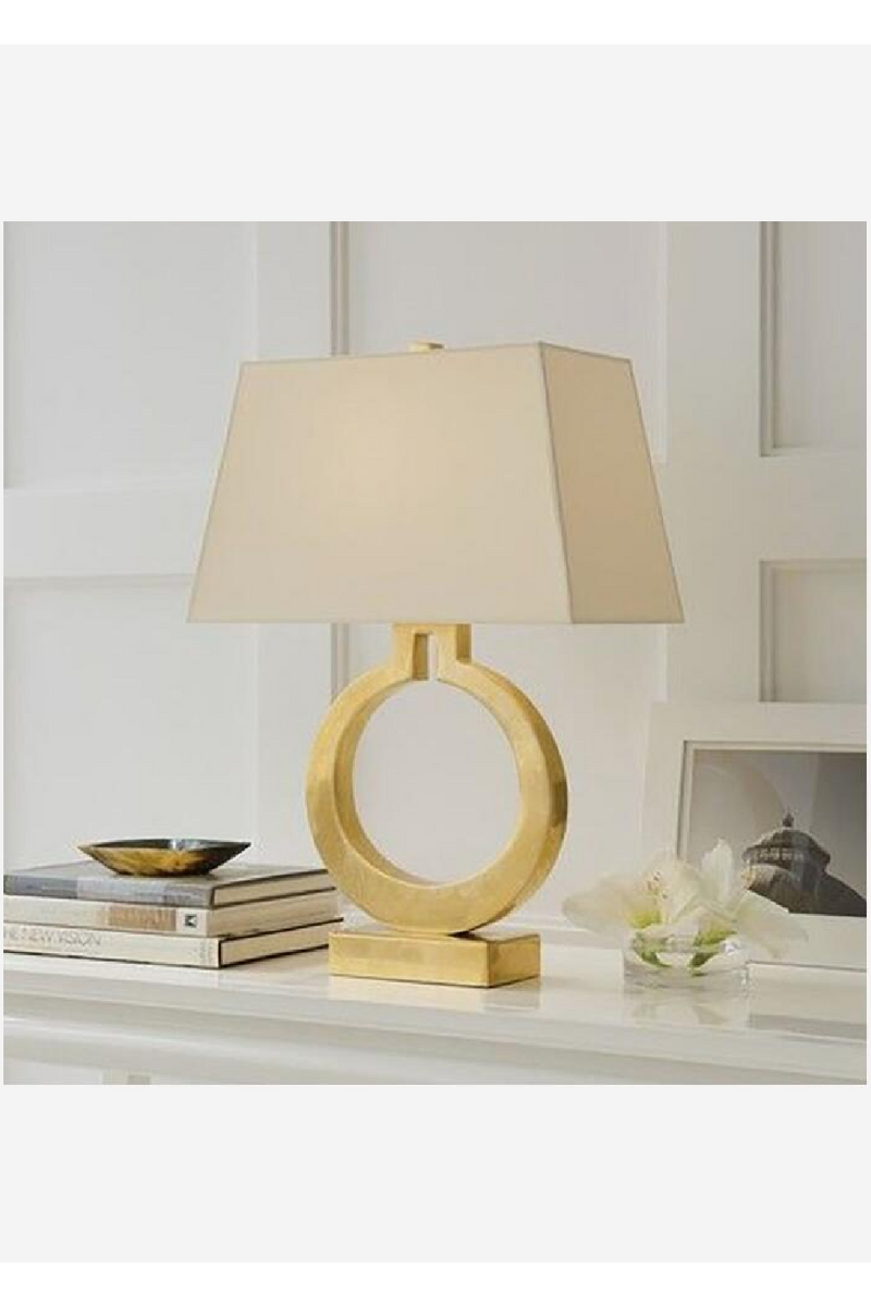 Lampe de table en marbre doré | Andrew Martin Ring Form | Meubleluxe.fr
