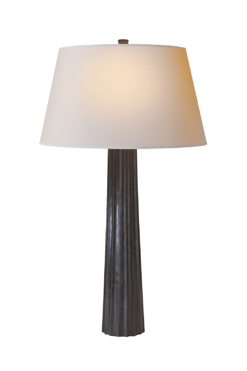 Lampe de table en bronze vieilli | Andrew Martin Fluted Spire | Meubleluxe.fr