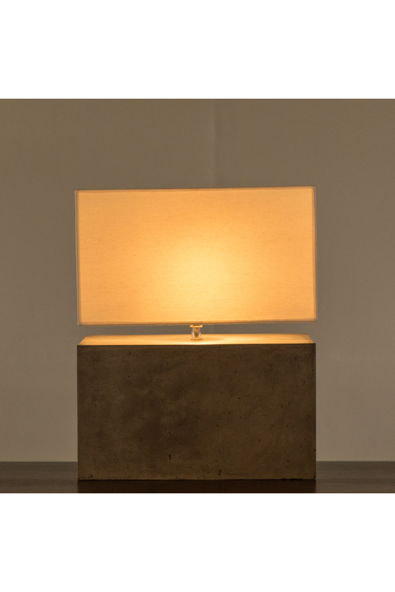 Lampe de table bloc de ciment | Andrew Martin Cooper | Meubleluxe.fr