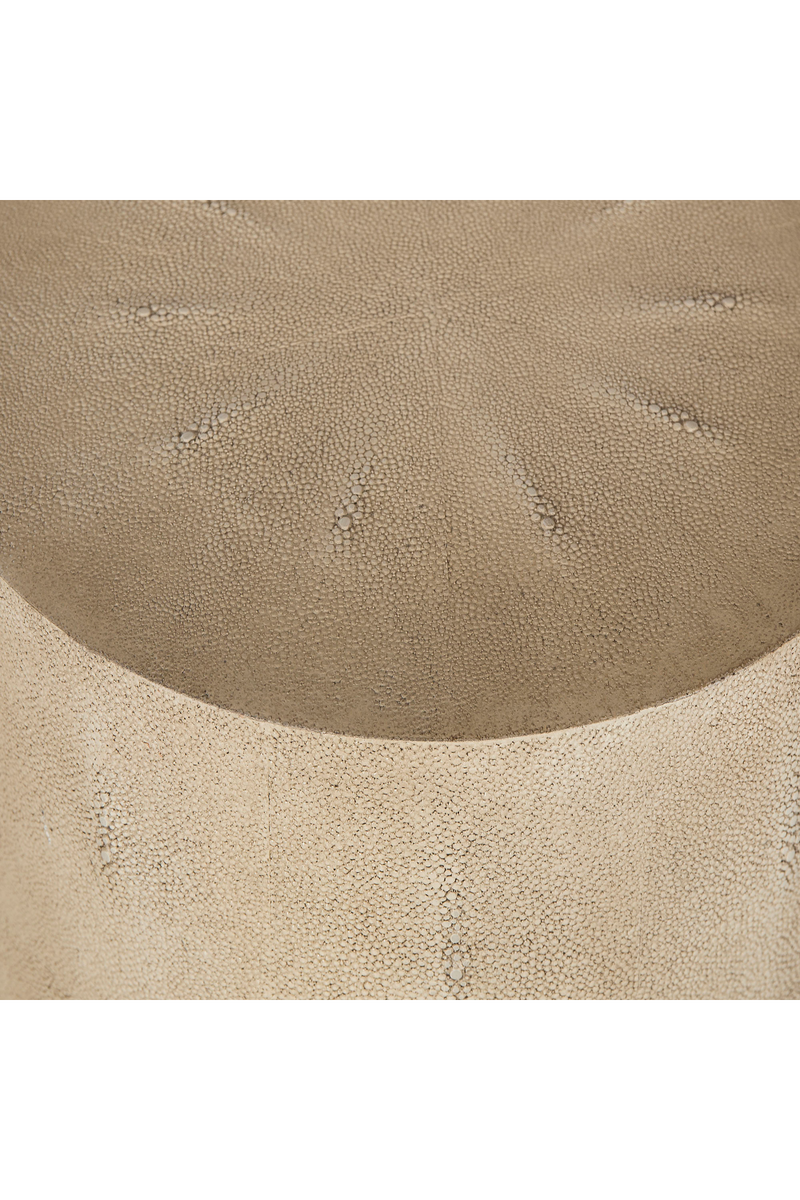 Table d'appoint cylindrique en galuchat ivoire S | Andrew Martin Braden | Meubleluxe.fr