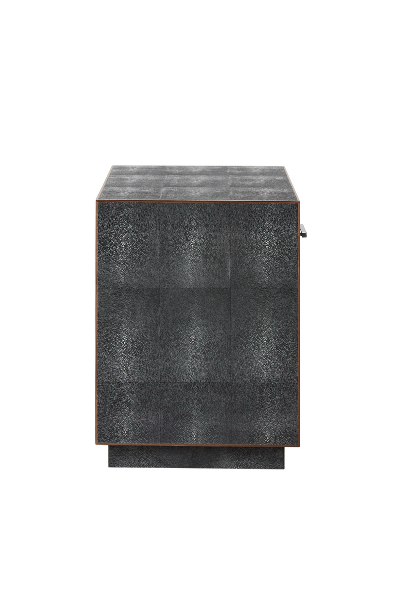 Table de chevet en galuchat gris avec tiroir | Andrew Martin Fitz | Meubleluxe.fr