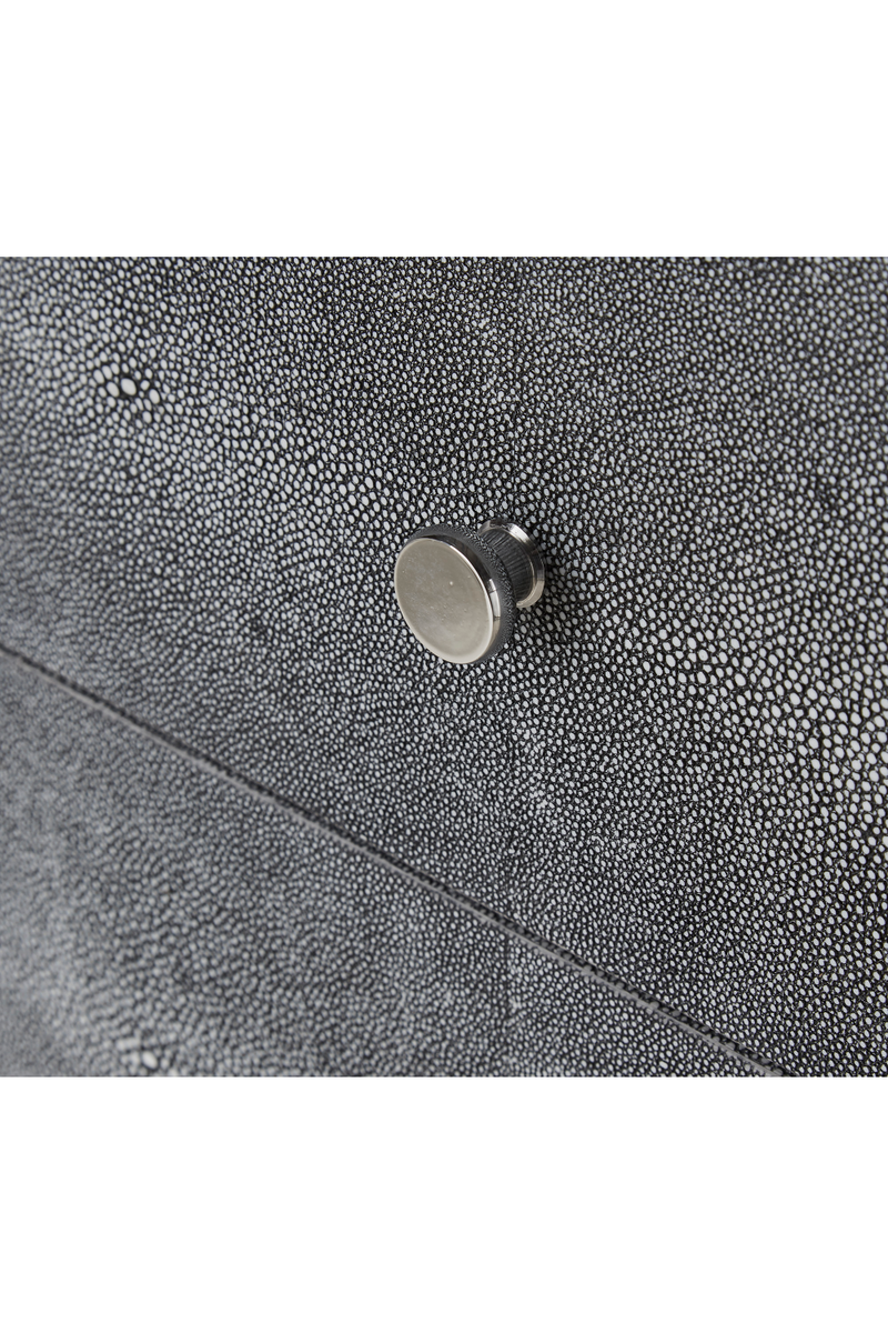 Table de chevet en galuchat gris | Andrew Martin Georgia | Meubleluxe.fr