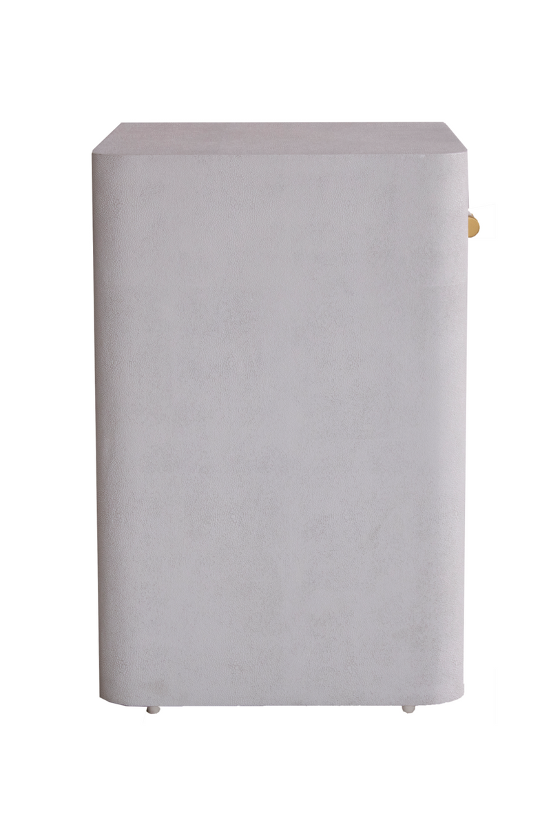 Table de chevet minimaliste en galuchat blanc | Andrew Martin Moby | Meubleluxe.fr