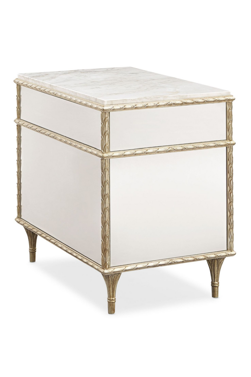 Table d'appoint en marbre blanc et dorée | Caracole Fontainebleau | Meubleluxe.fr