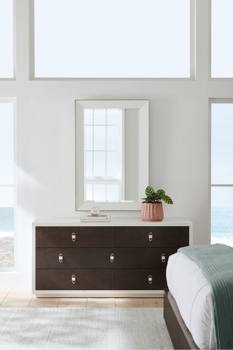 Commode 7 tiroirs en bois blanc et brun | Caracole Contrary | Meubleluxe.fr