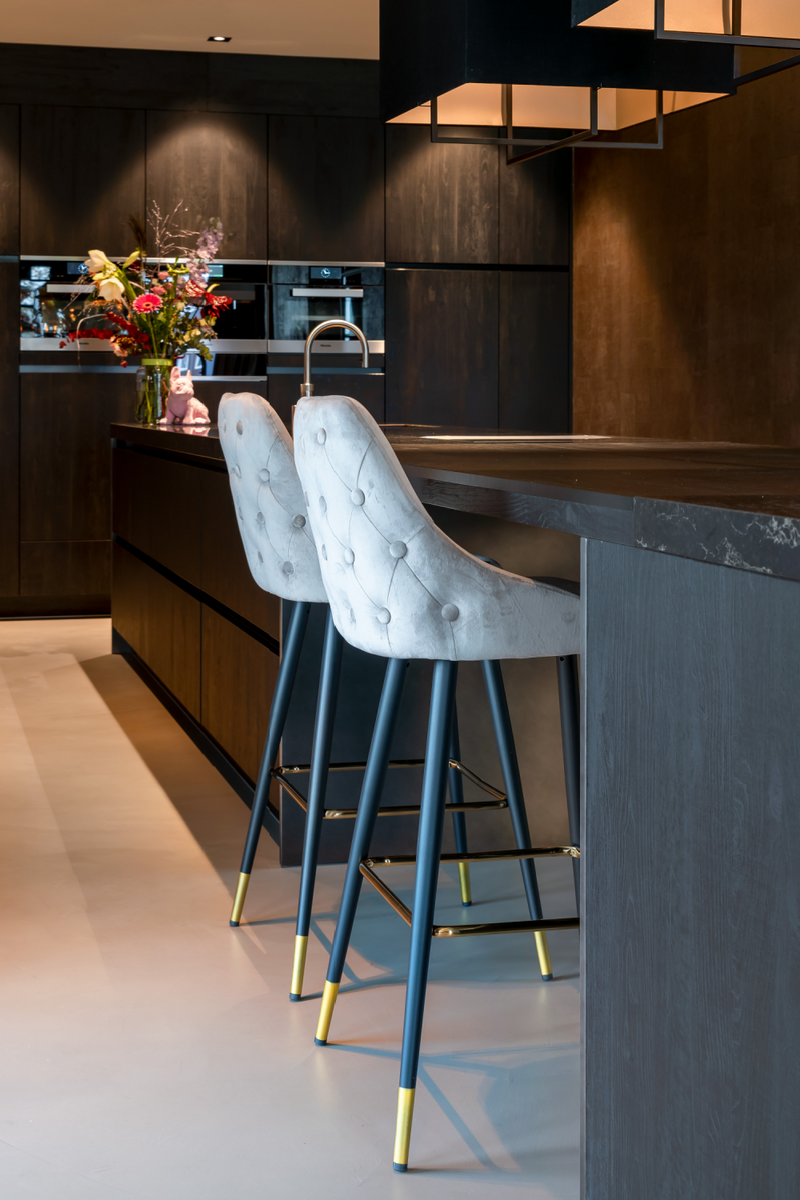 Tabouret de bar d'appoint or en velours kaki | Richmond Imani | Meubleluxe.fr